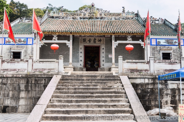 This is apparently one of the oldest temples in the province of Guangdong. And it looks genuinely old.